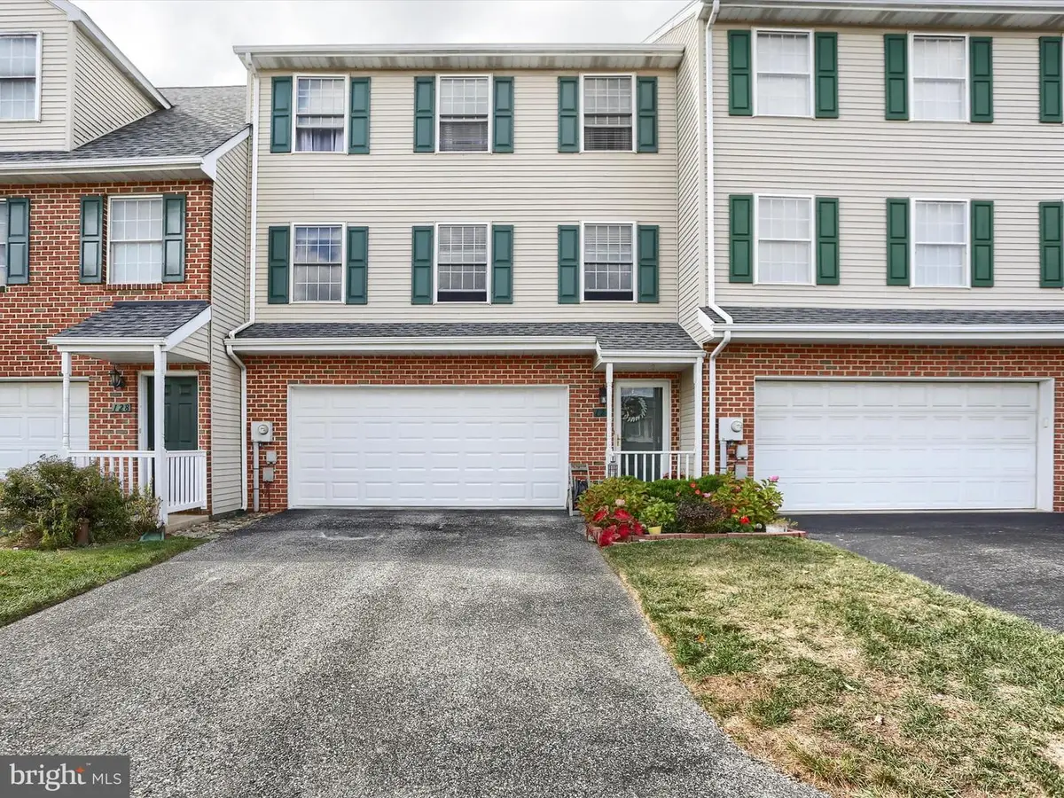 126 Country Ridge Dr, Red Lion, PA 17356 - Image #1