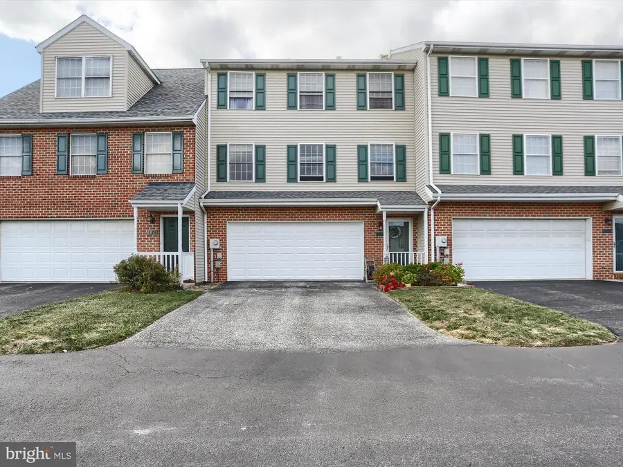 126 Country Ridge Dr, Red Lion, PA 17356 - Image #2