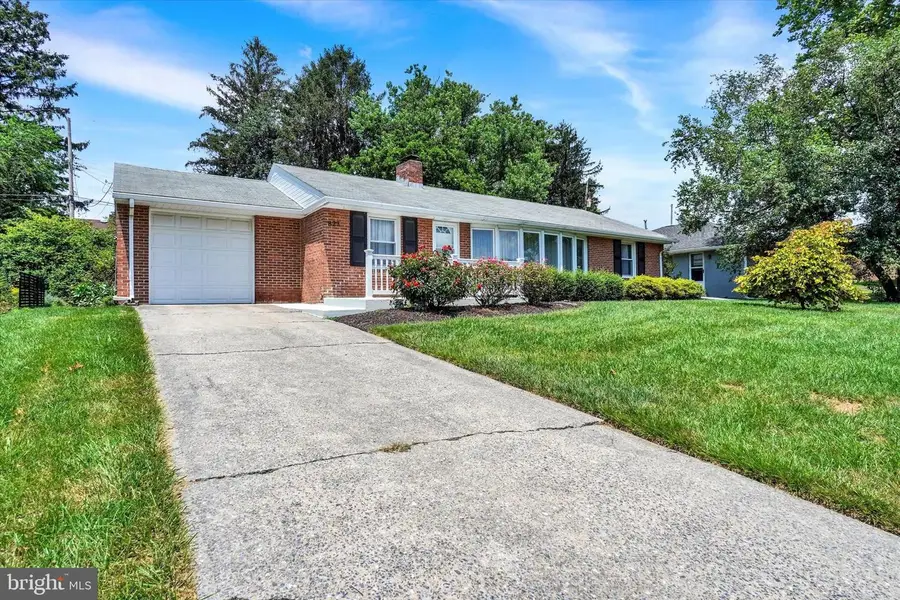 823 Glendale Rd, York, PA 17403 - Image #2