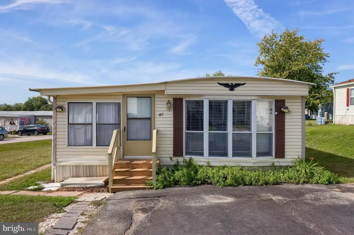 42 Chesapeake Est, Thomasville, PA 17364 - Image #1