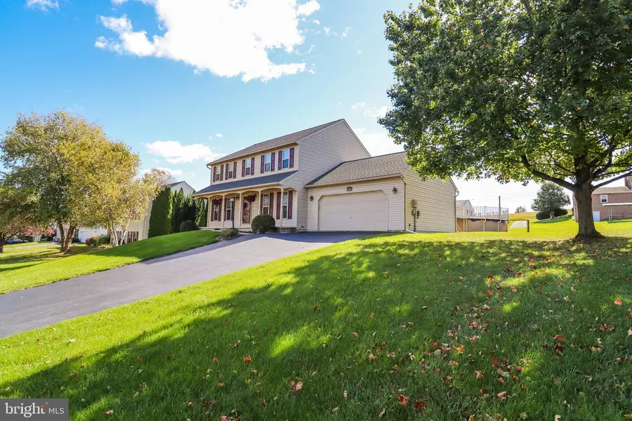 8 Parkview Dr, Seven Valleys, PA 17360 - Image #2