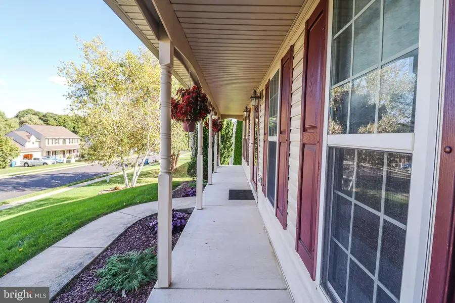 8 Parkview Dr, Seven Valleys, PA 17360 - Image #3