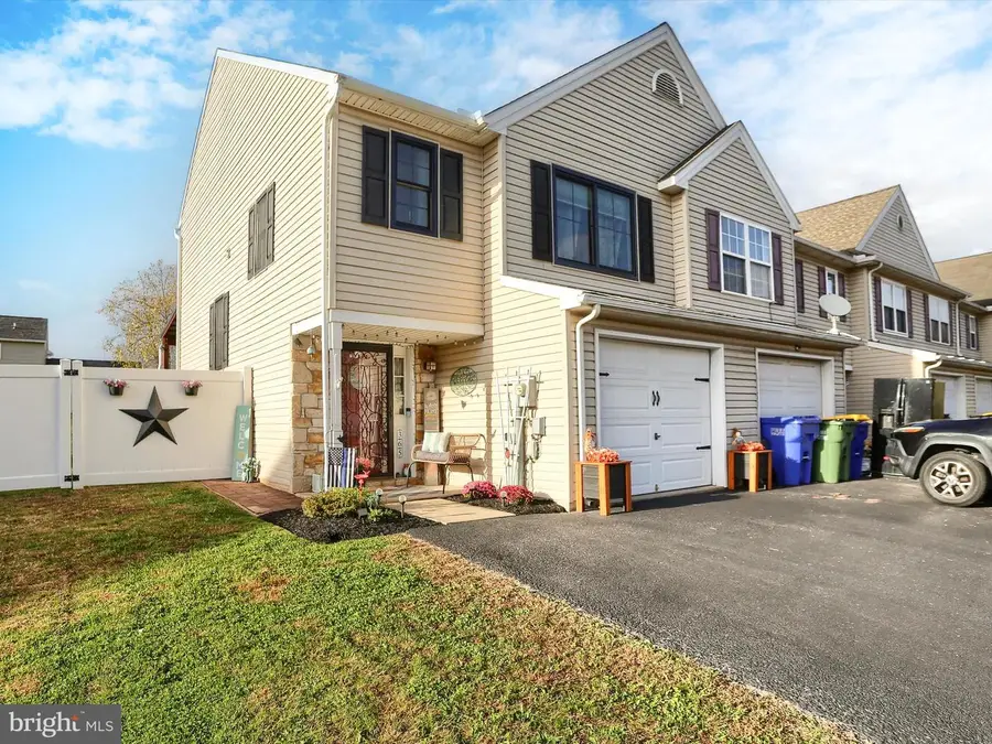365 Fisher Dr, York, PA 17404 - Image #3