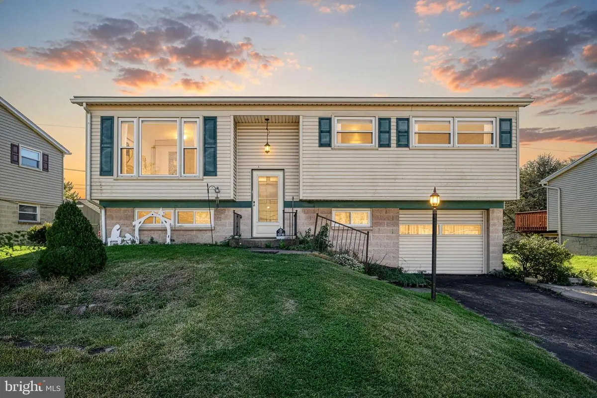 970 Richwill Dr, York, PA 17404 - Image #1