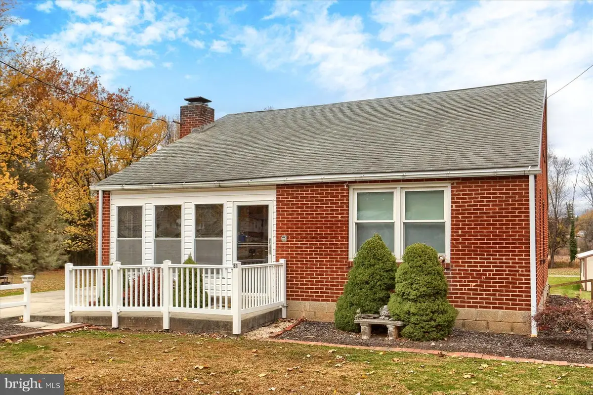 31 Springers Ln, New Cumberland, PA 17070 - Image #1