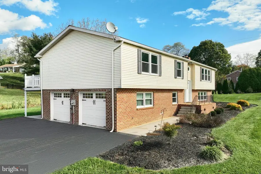 2525 Springwood Rd, York, PA 17402 - Image #3