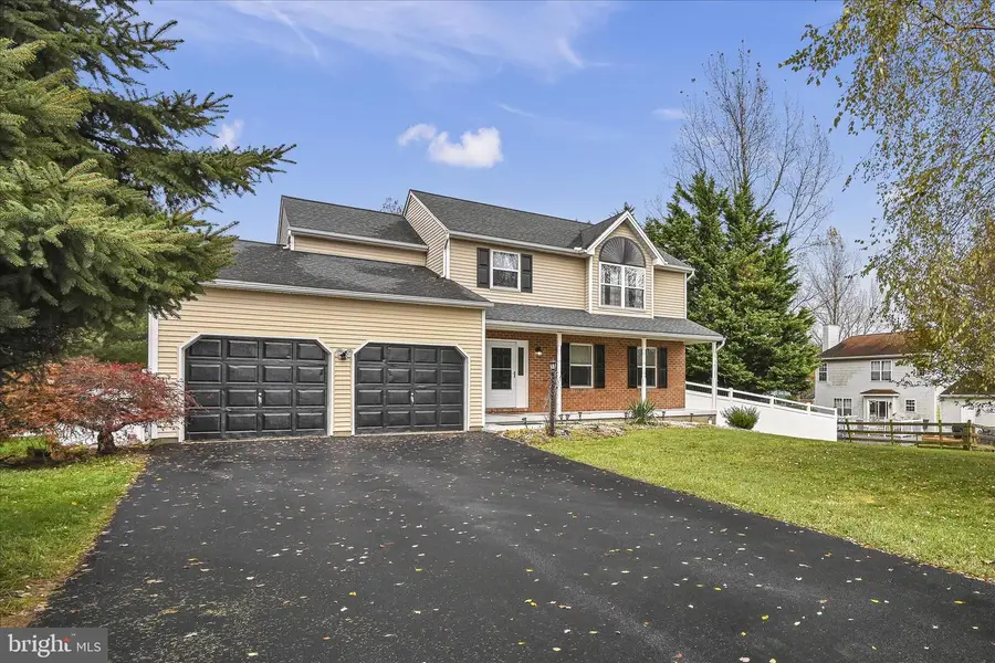 103 Hershey Cir, Stewartstown, PA 17363 - Image #2