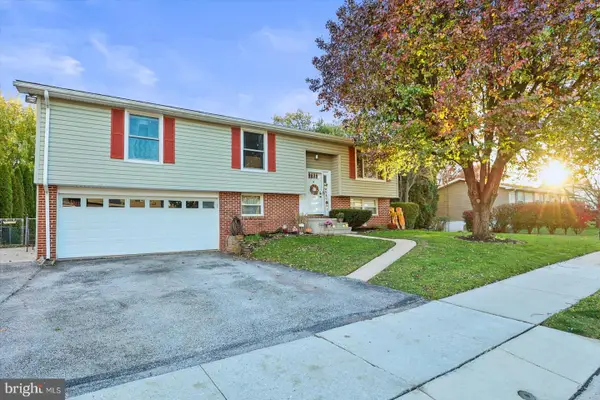 520 Oakwood Dr, DOVER, PA 17315