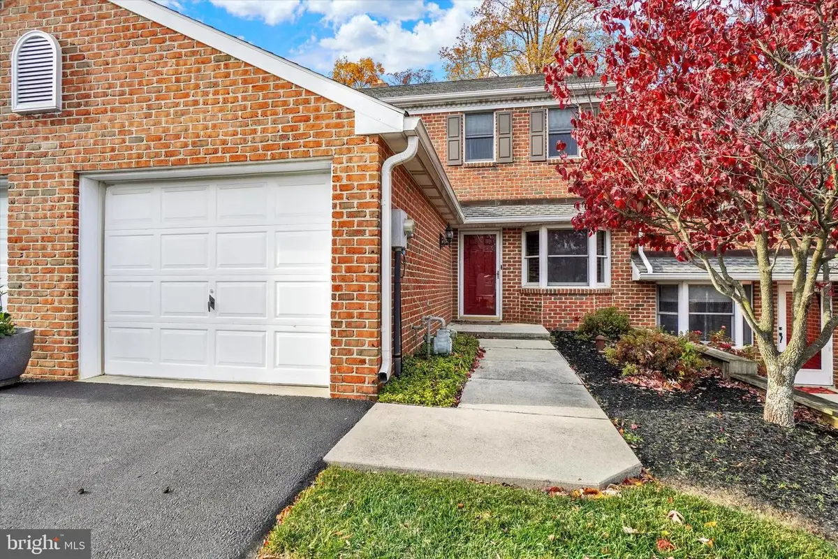 275 Wyntre Brooke Dr, York, PA 17403 - Image #1
