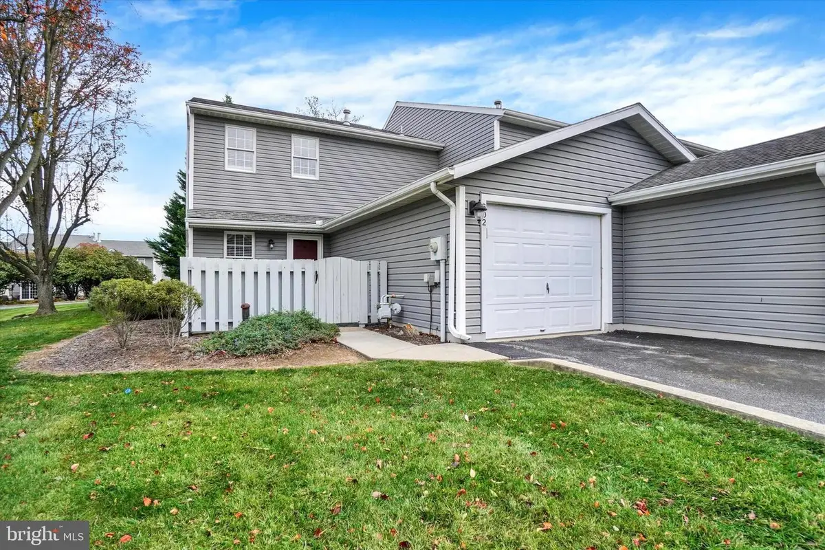 602 Kensington Ct #602, York, PA 17401 - Image #1