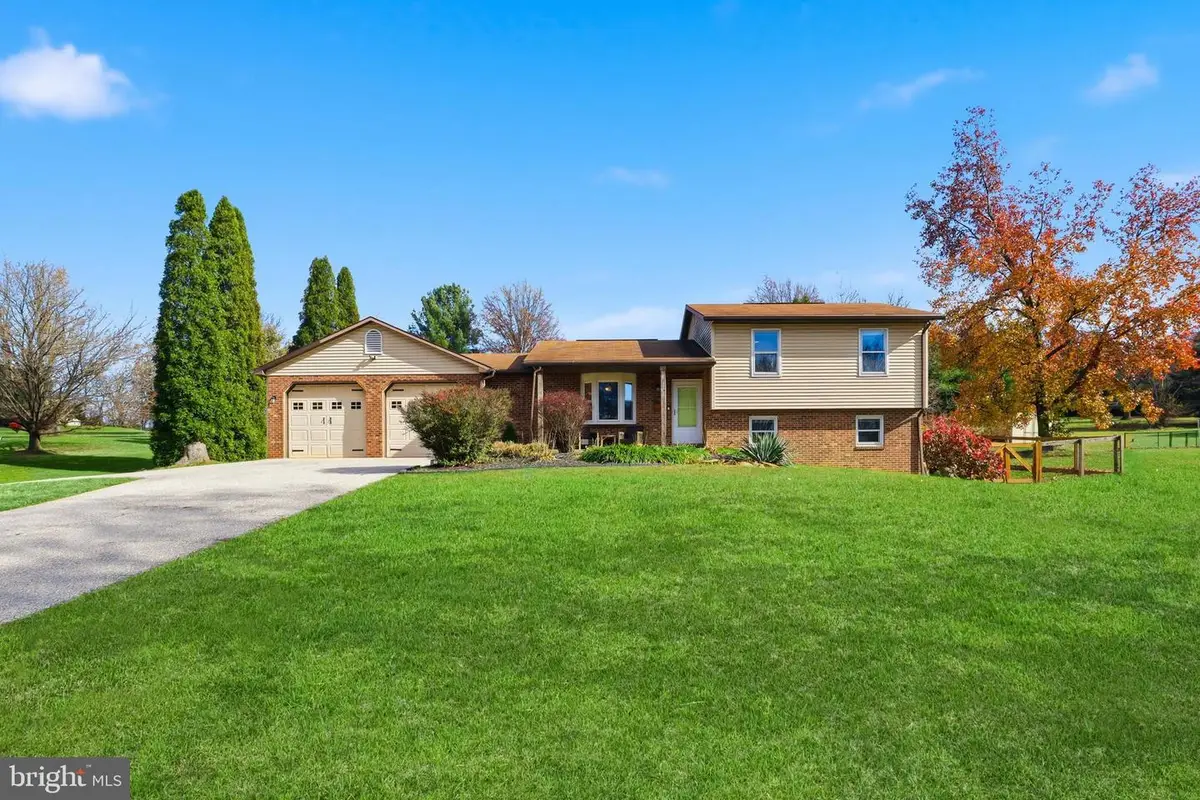 985 Dietz Rd, York, PA 17402 - Image #1