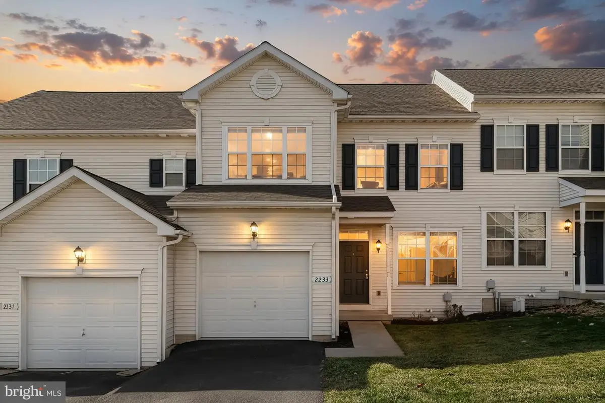 2233 Live Oak Ln #2233, York, PA 17406 - Image #1