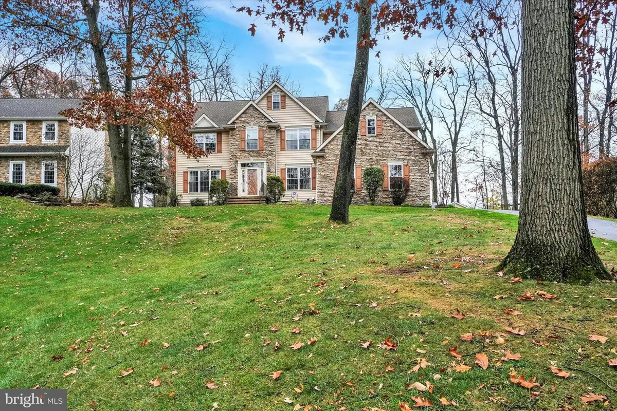 138 W Crestlyn Dr, York, PA 17403 - Image #1