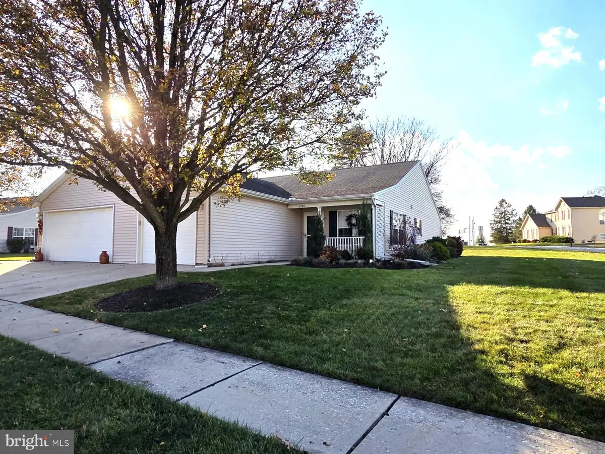 6746 Seneca Ridge Dr, York, PA 17403 - Image #1