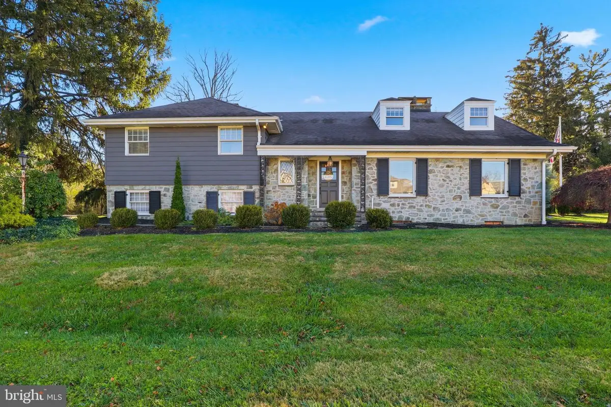 1000 Smallbrook Ln, York, PA 17403 - Image #1