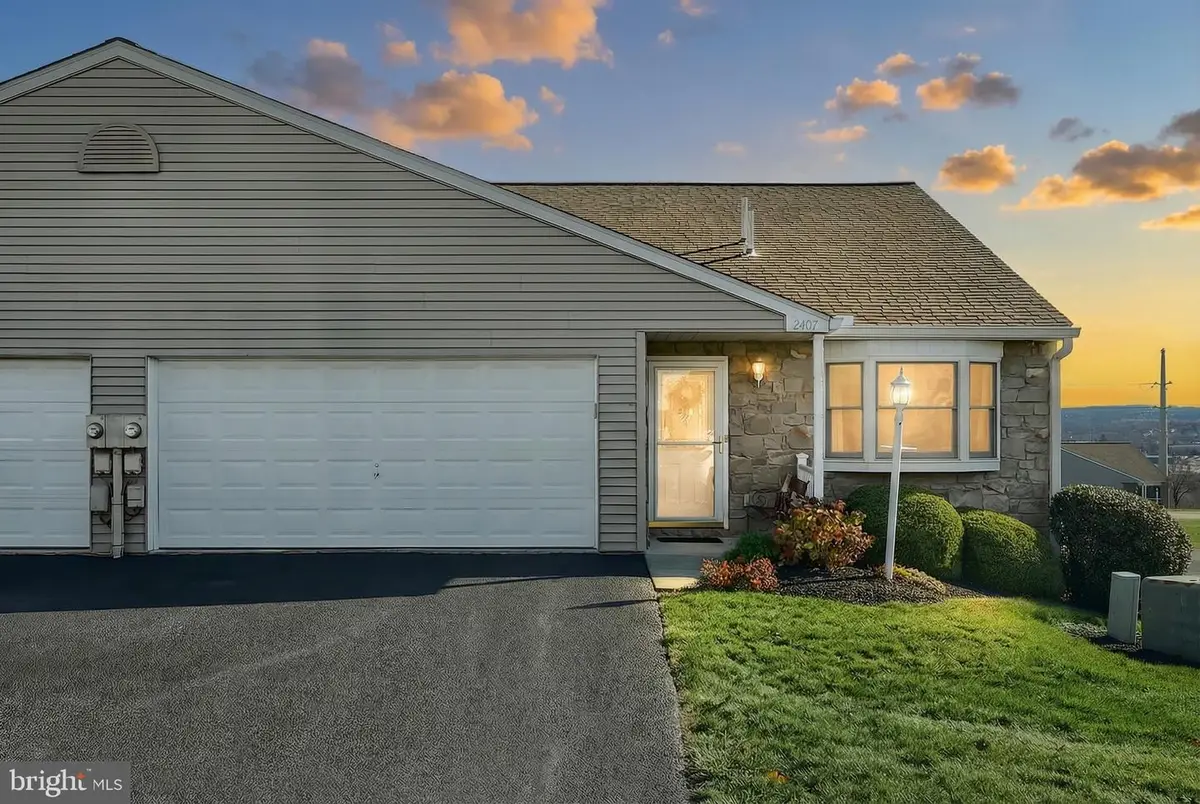 2407 Pin Oak Dr #33, York, PA 17406 - Image #1