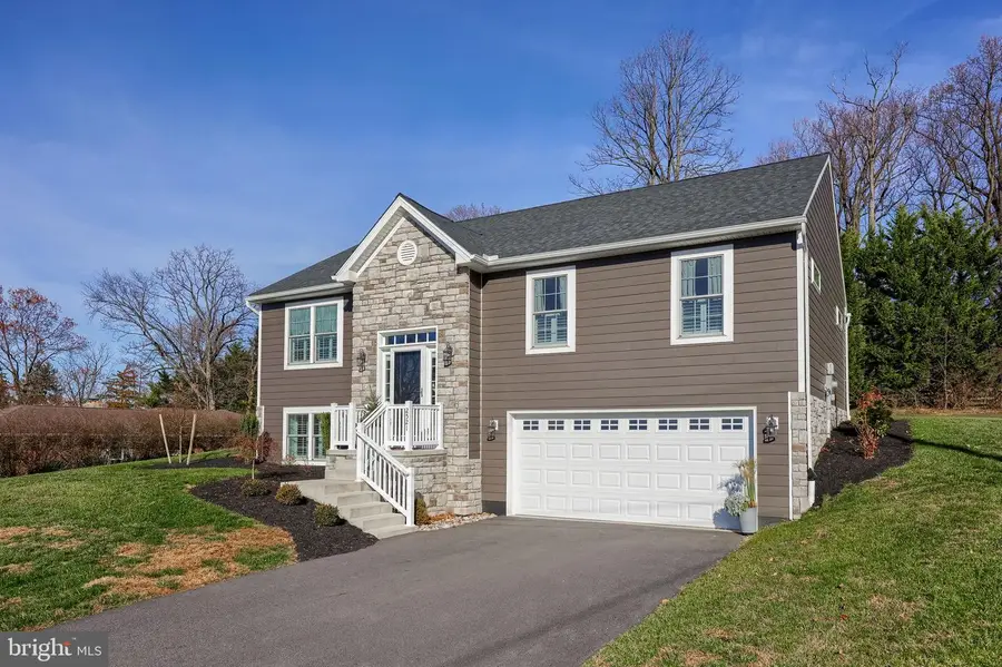 2521 Edgewood Ln, York, PA 17403 - Image #2