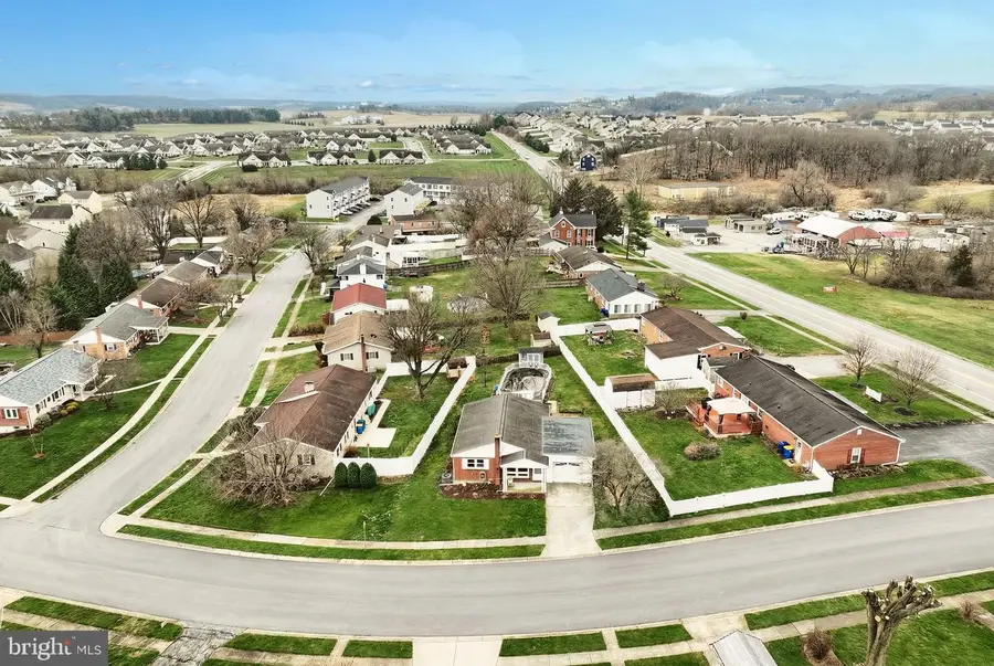 8 Cedarlyn Dr, York, PA 17408 - Image #3