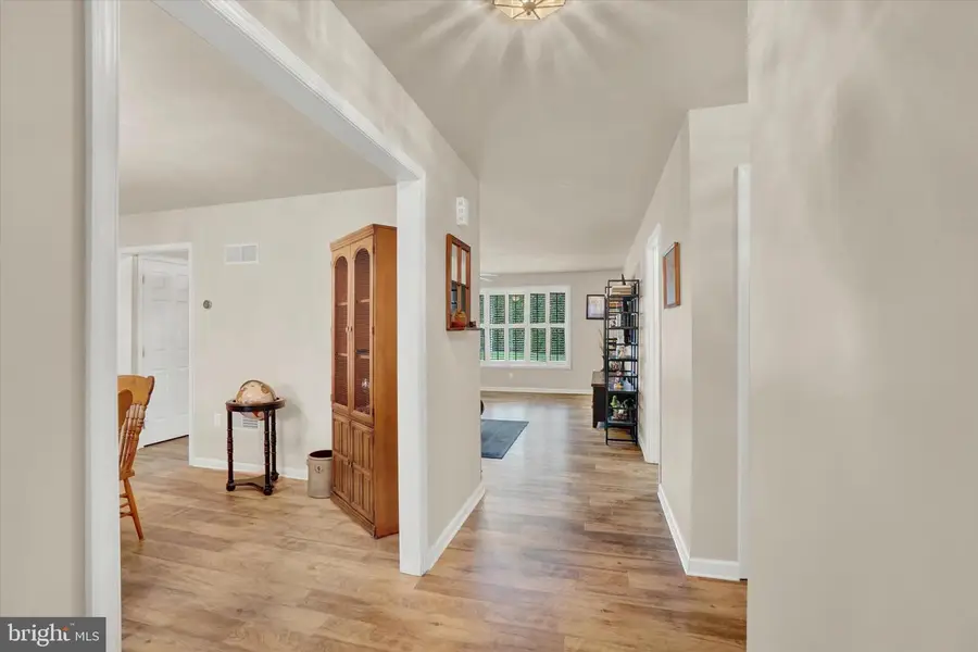 2881 Candlelight Dr, York, PA 17402 - Image #2