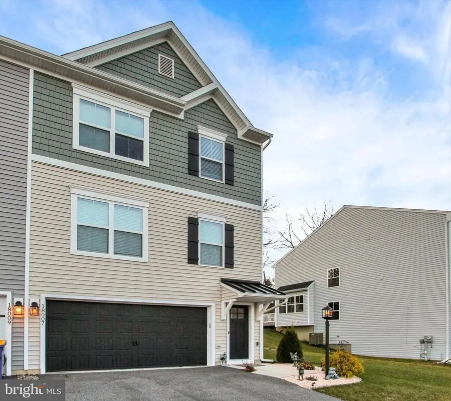 18007 Dave Anne Cir, Stewartstown, PA 17363 - Image #2