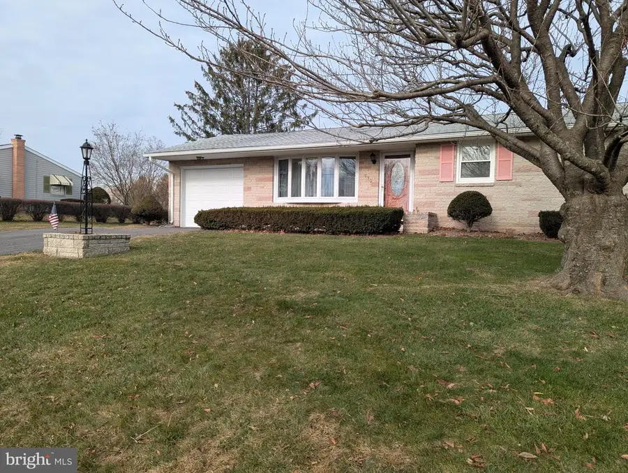 750 Finks Dr, York, PA 17404 - Image #2