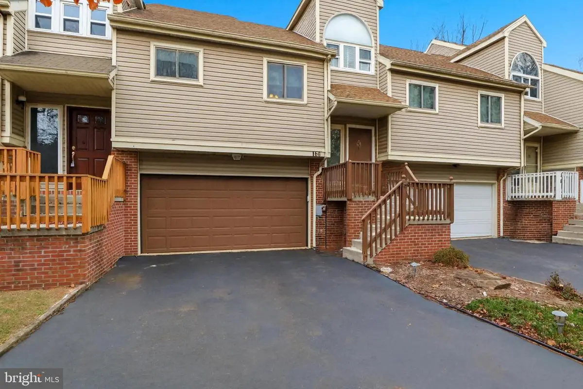 160 Greenleaf Rd, York, PA 17406 - Image #1