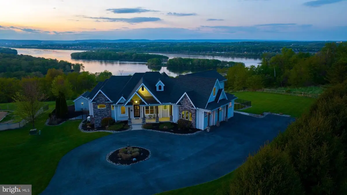 297 Thorley Rd, New Cumberland, PA 17070 - Image #1