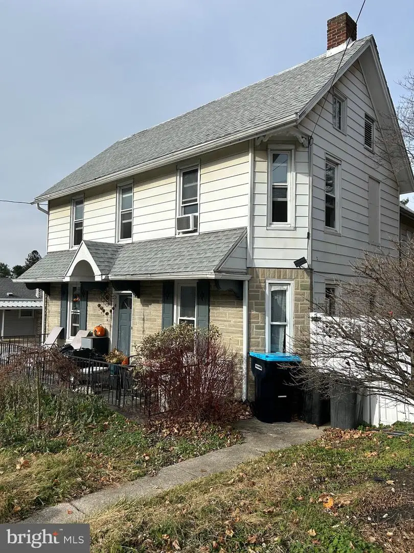 9 W Pennsylvania Ave, Stewartstown, PA 17363 - Image #3