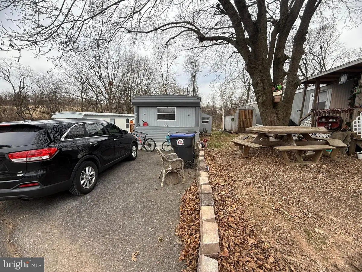 514 Ridgeview Dr, York, PA 17402 - Image #1