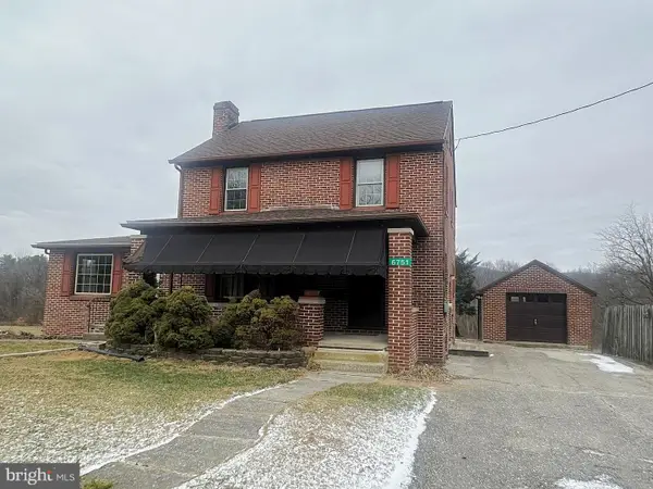 6751 York Rd, SPRING GROVE, PA 17362