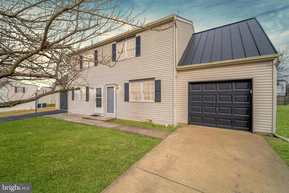 1640 Blue Jay Dr, Dover, PA 17315 - Image #1