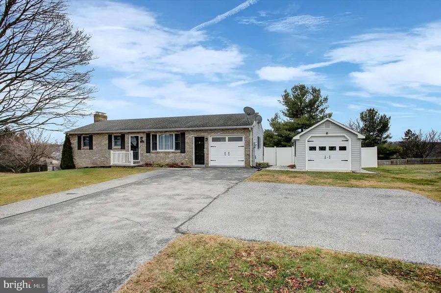 45 Lee Ann Ct, Hanover, PA 17331 - Image #2