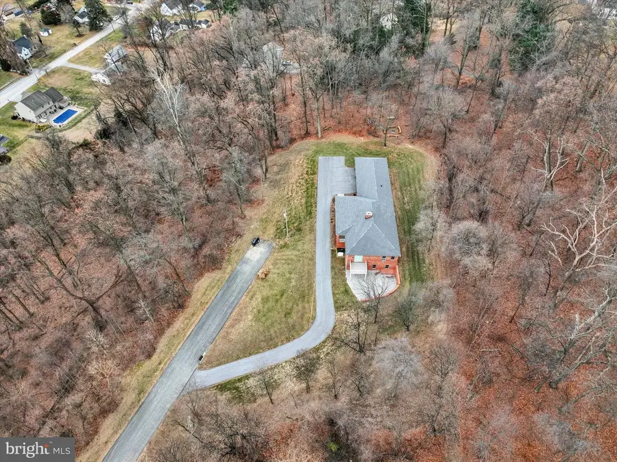 3833 Pleasant Valley Rd, York, PA 17406 - Image #2