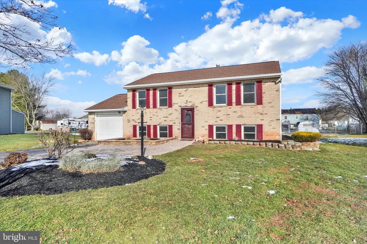3046 Greenfield Dr, Dover, PA 17315 - #1
