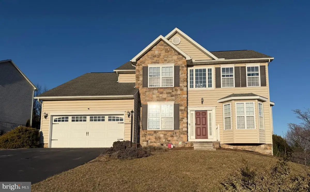21 N Alpine Dr, York, PA 17408 - Image #1