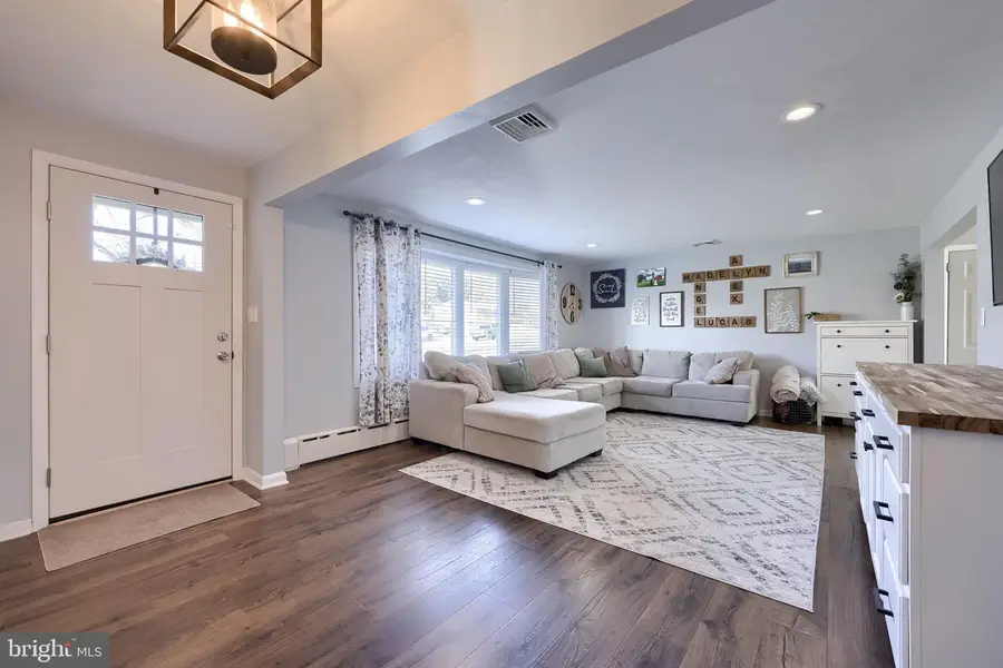 140 Ridgefield Dr, York, PA 17403 - Image #2