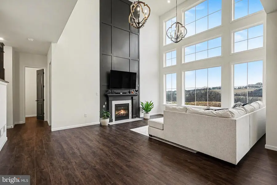 802 Blake Dr, York, PA 17402 - Image #2