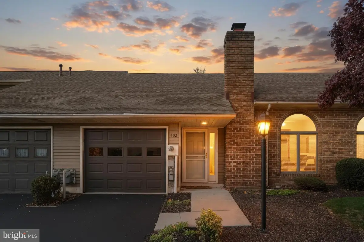 402 Deerfield Dr #402, Hanover, PA 17331 - Image #1