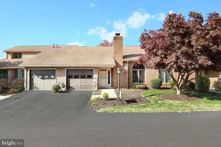 402 Deerfield Dr #402, Hanover, PA 17331 - Image #2