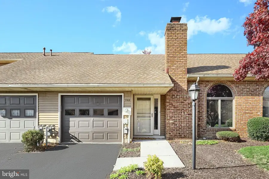 402 Deerfield Dr #402, Hanover, PA 17331 - Image #3