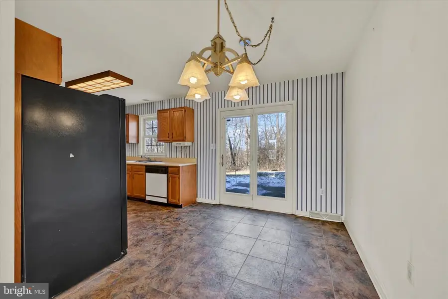 2256 N Point Dr, York, PA 17406 - Image #3