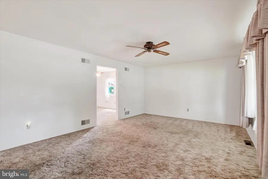 237 Cloverlane Dr, Manchester, PA 17345 - Image #2