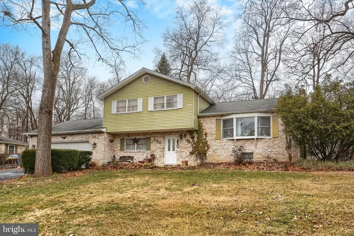 302 Robin Hood Rd, Dillsburg, PA 17019 - Image #1