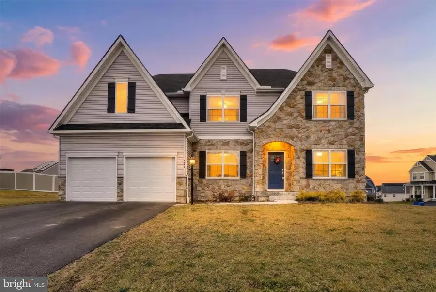 305 Hollyhock Dr, Manchester, PA 17345 - Image #3