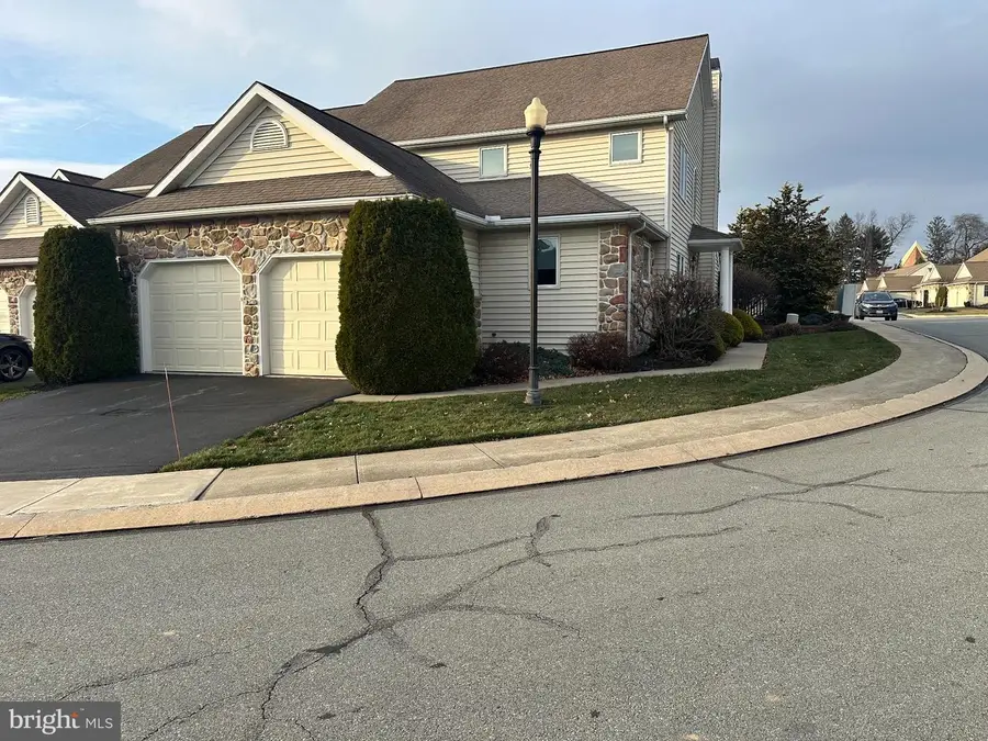 153 Fountain Dr, York, PA 17402 - Image #2