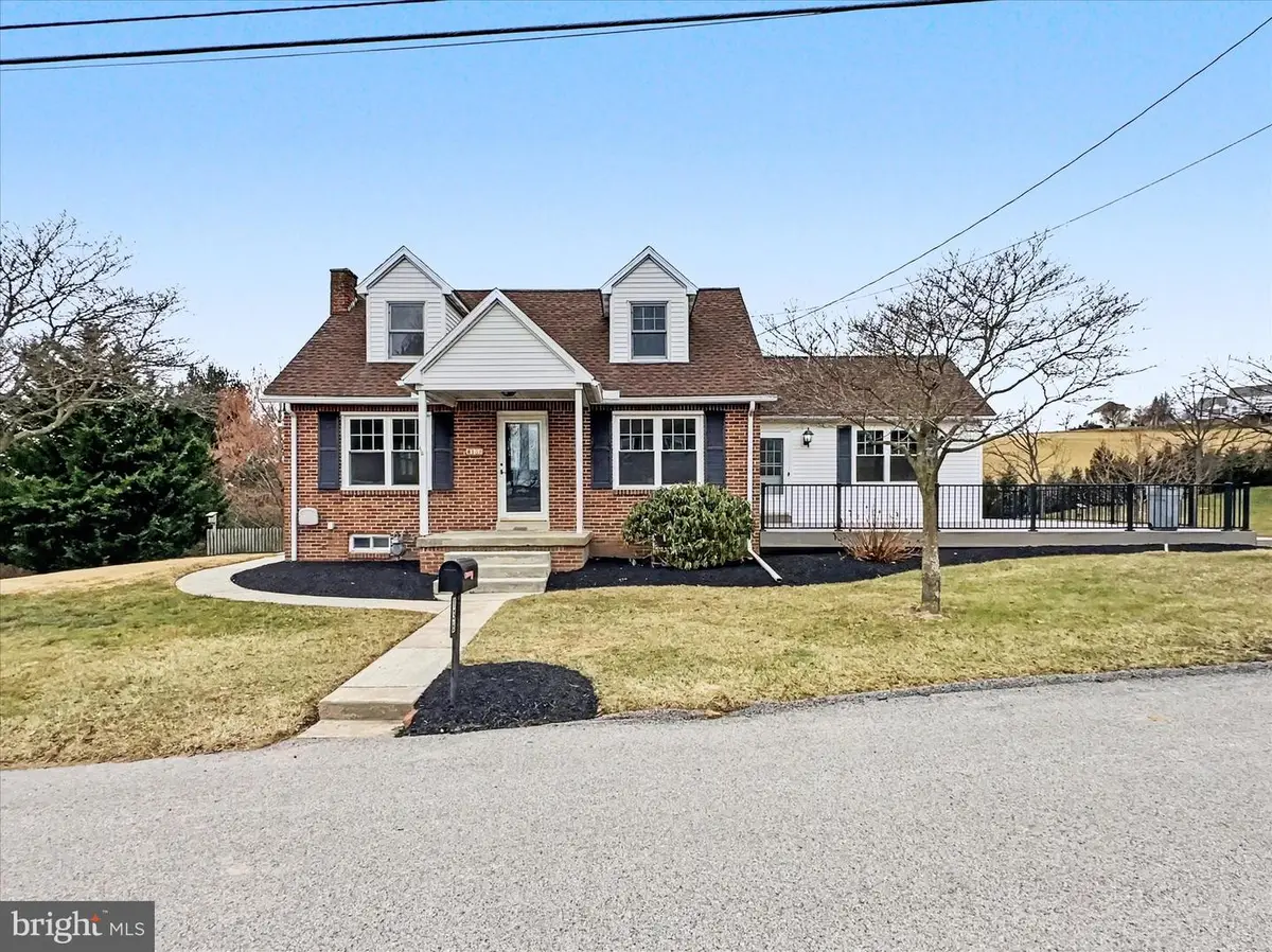 136 Park St, Seven Valleys, PA 17360 - Image #1
