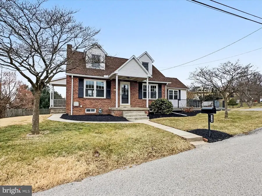 136 Park St, Seven Valleys, PA 17360 - Image #2