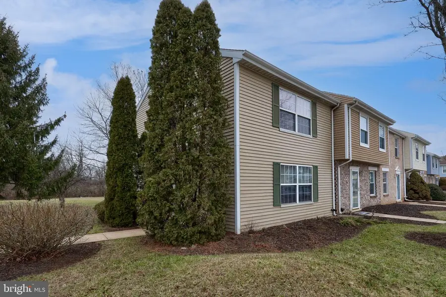 98 Lexton Dr, York, PA 17404 - Image #2