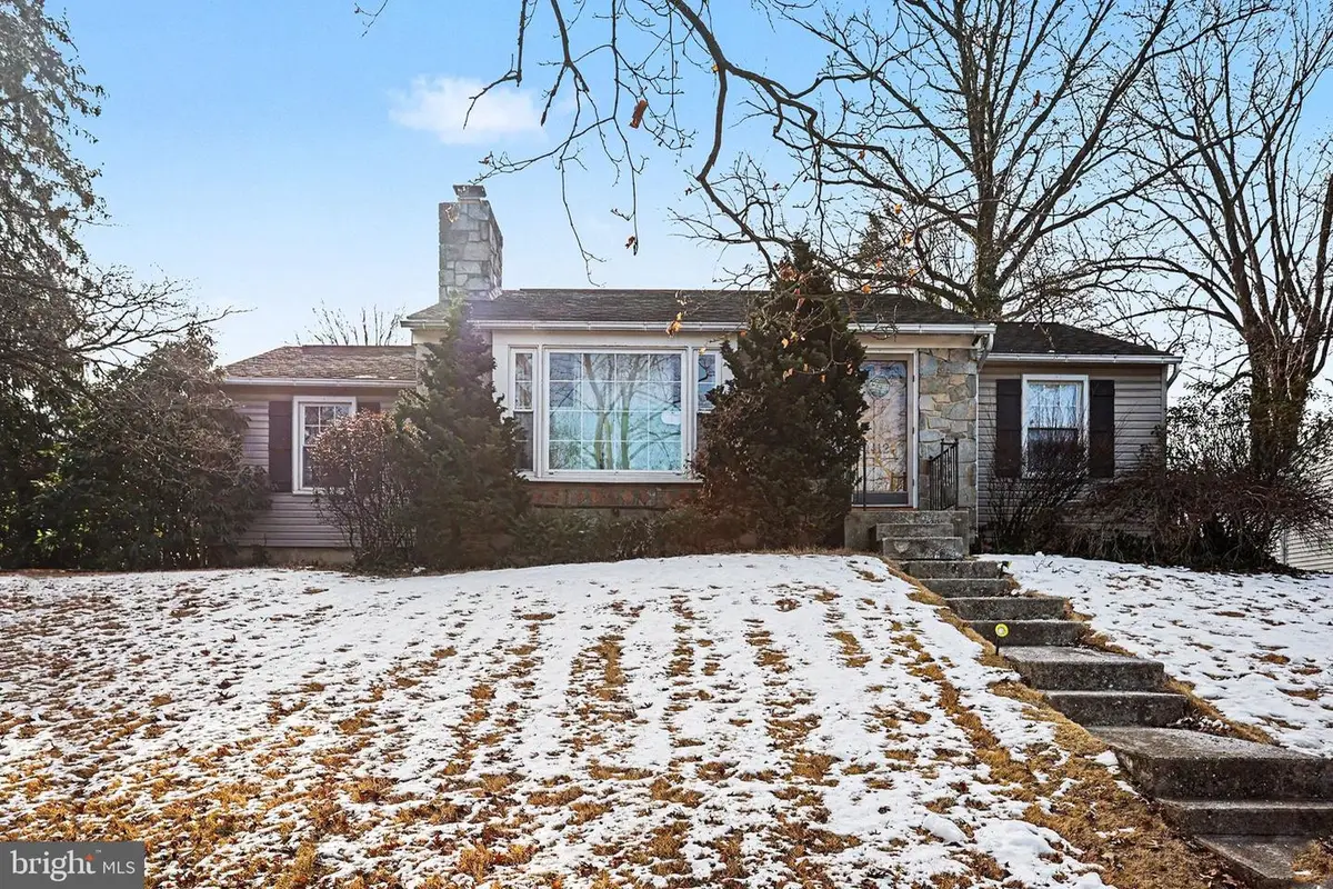 1412 Springdale Rd, York, PA 17403 - Image #1