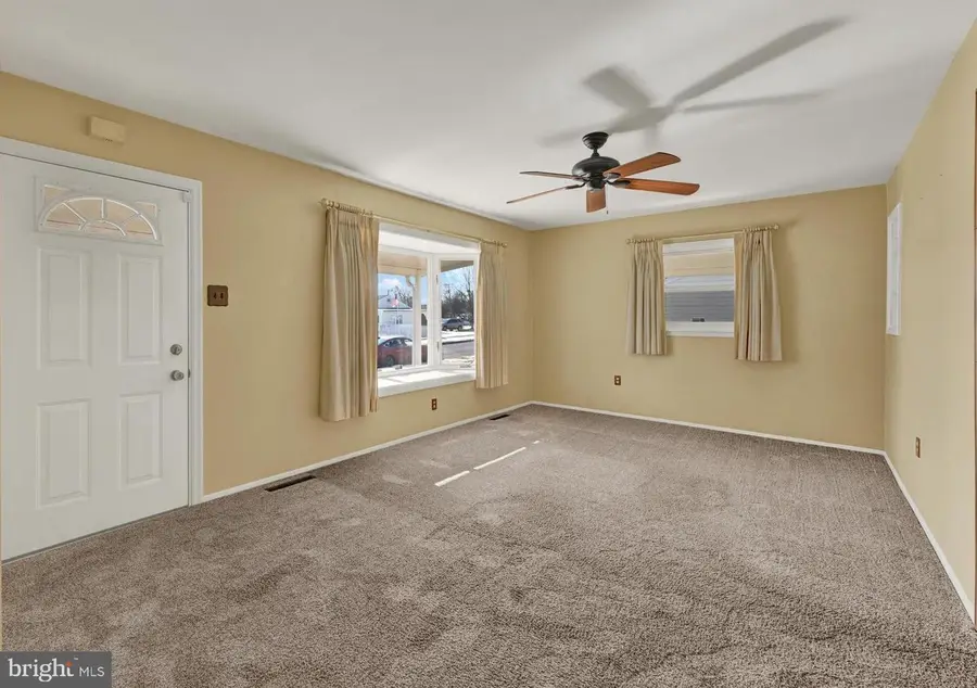 3813 Sylvan Dr, York, PA 17402 - Image #2